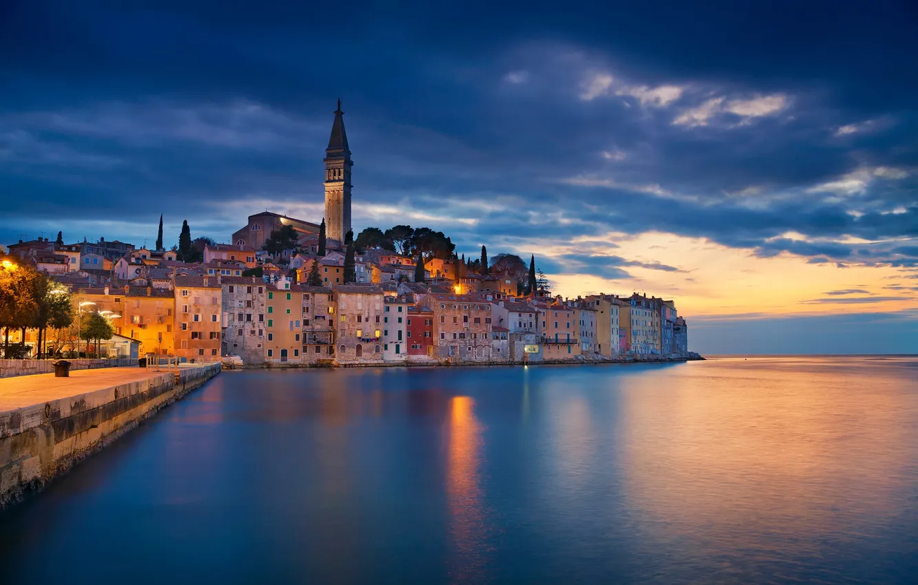 Фото обои море, башня, дома, Хорватия, колокольня, Ровинь