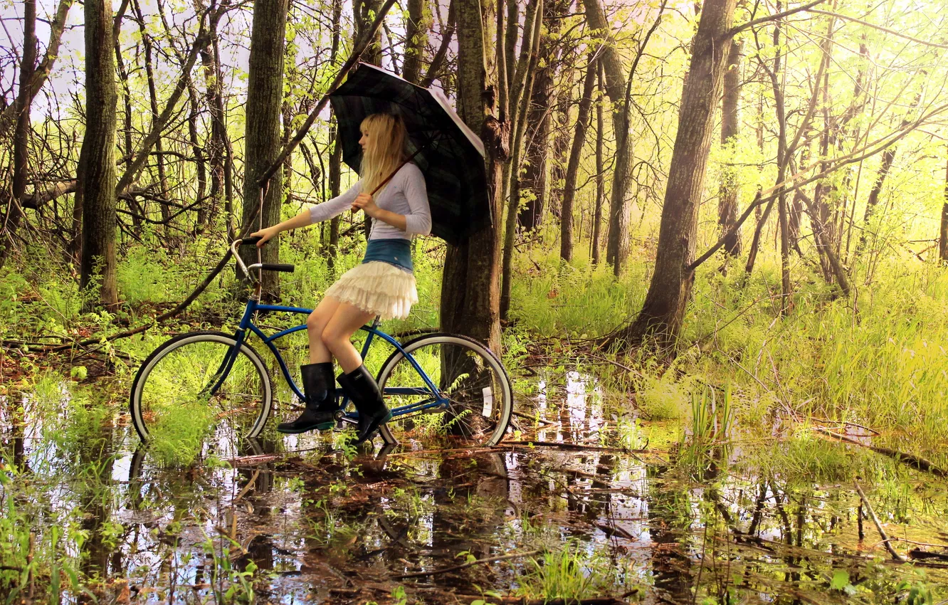 Фото обои лес, девушка, велосипед, зонт