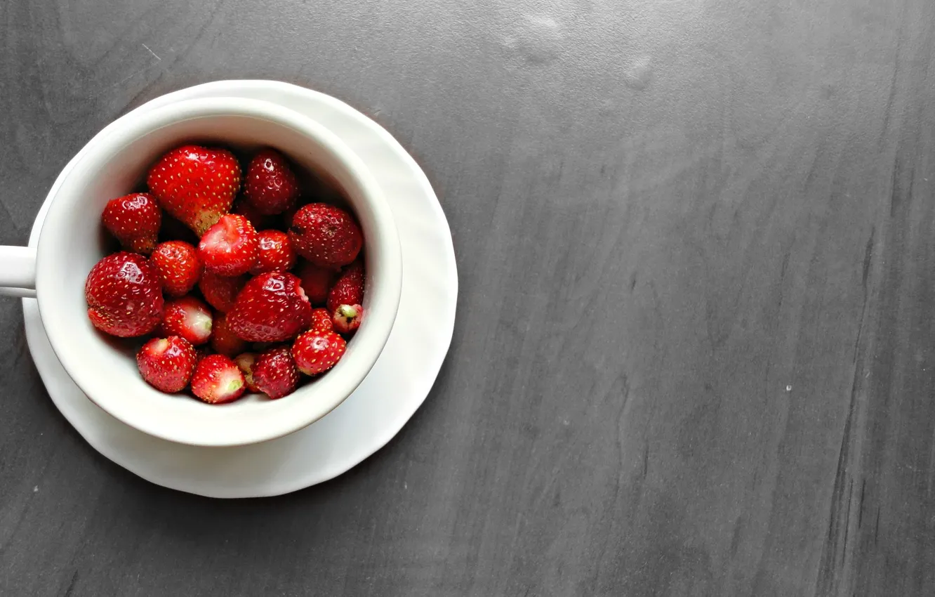 Фото обои ягоды, еда, черно-белая, Клубника, чашка