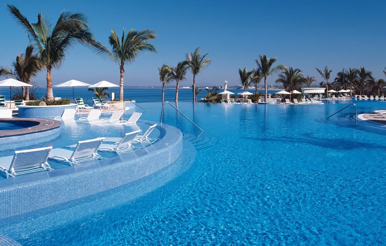 Фото обои пальмы, океан, вид, бассейн