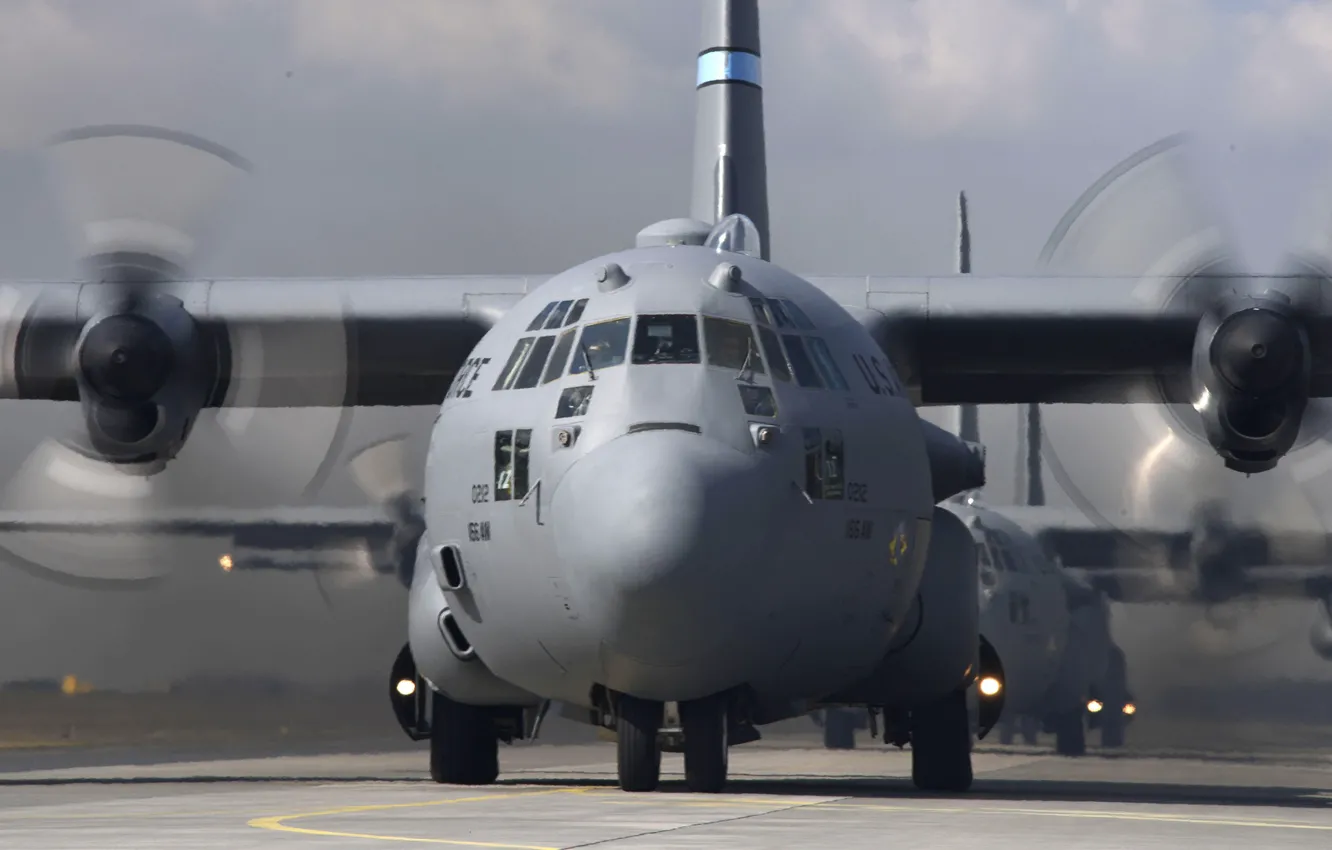 Фото обои Lockheed, Hercules, C-130, Основной военно-транспортный самолёт США, американский военно-транспортный самолёт, средней и большой дальности
