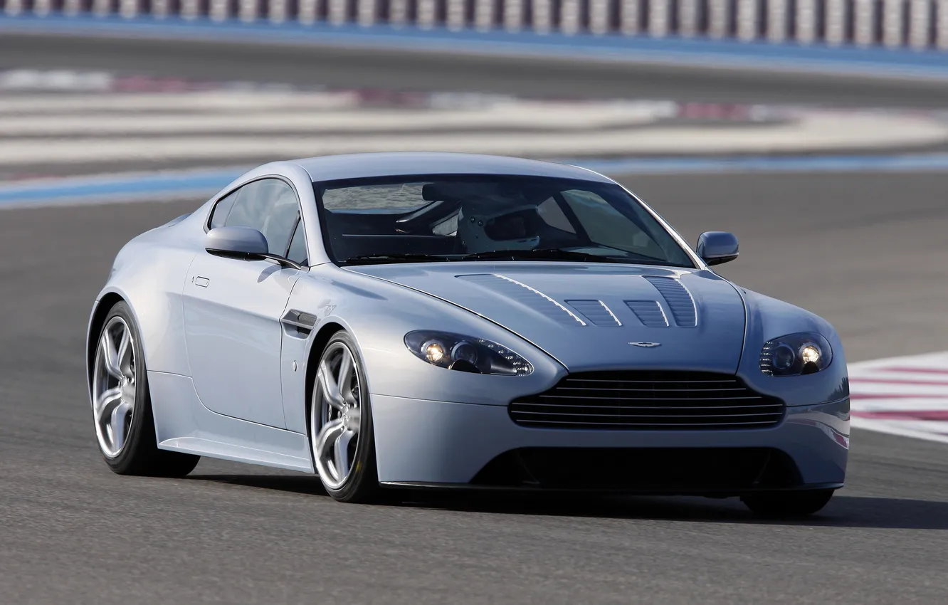 Фото обои Concept, Aston Martin, трасса, Vantage, астон мартин, V12, передок