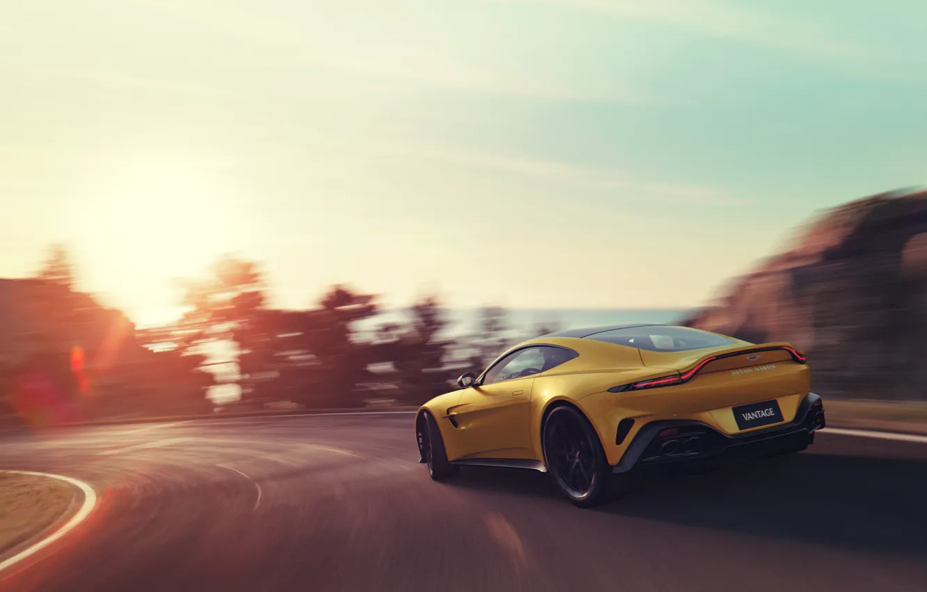 Фото обои Желтый, Автомобиль, Aston Martin Vantage 2024