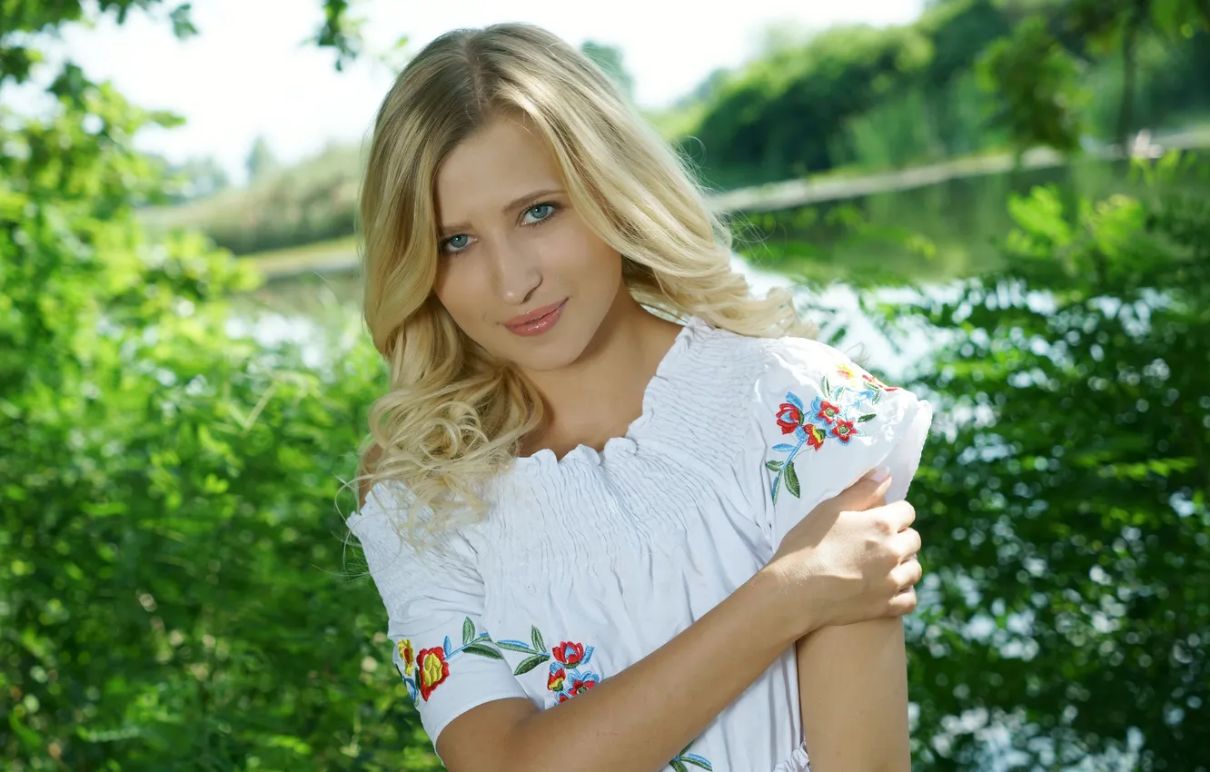 Фото обои Model, Blue Eyes, Lisa Dawn, Summer Dress, Woman Outside