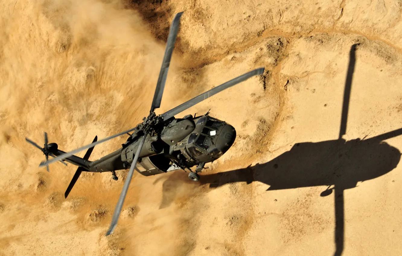 Фото обои пустыня, вертолёт, UH-60, Black Hawk