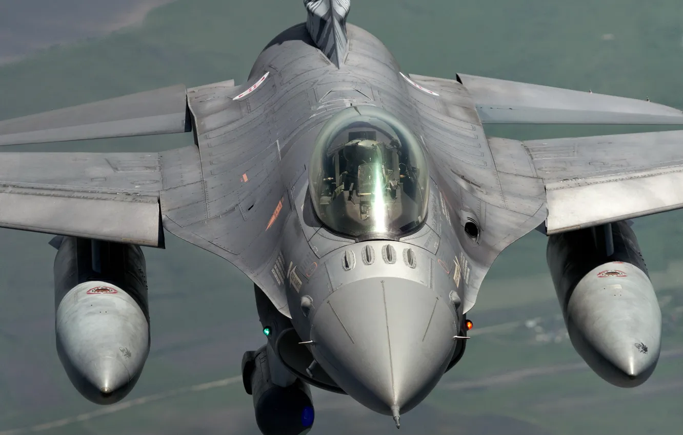 Фото обои Истребитель, F-16, Пилот, F-16 Fighting Falcon, Кокпит, ВВС Румынии, ПТБ