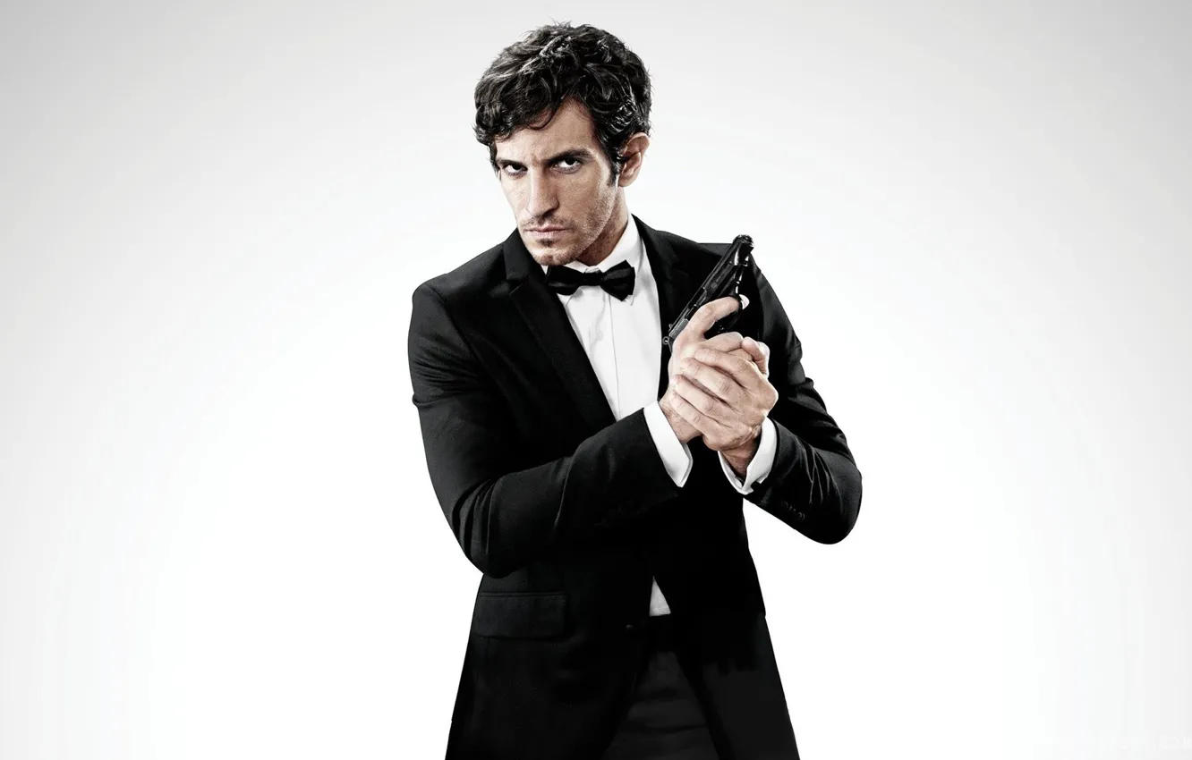 Фото обои cinema, gun, pistol, weapon, man, movie, film, Anacleto Agente Secreto