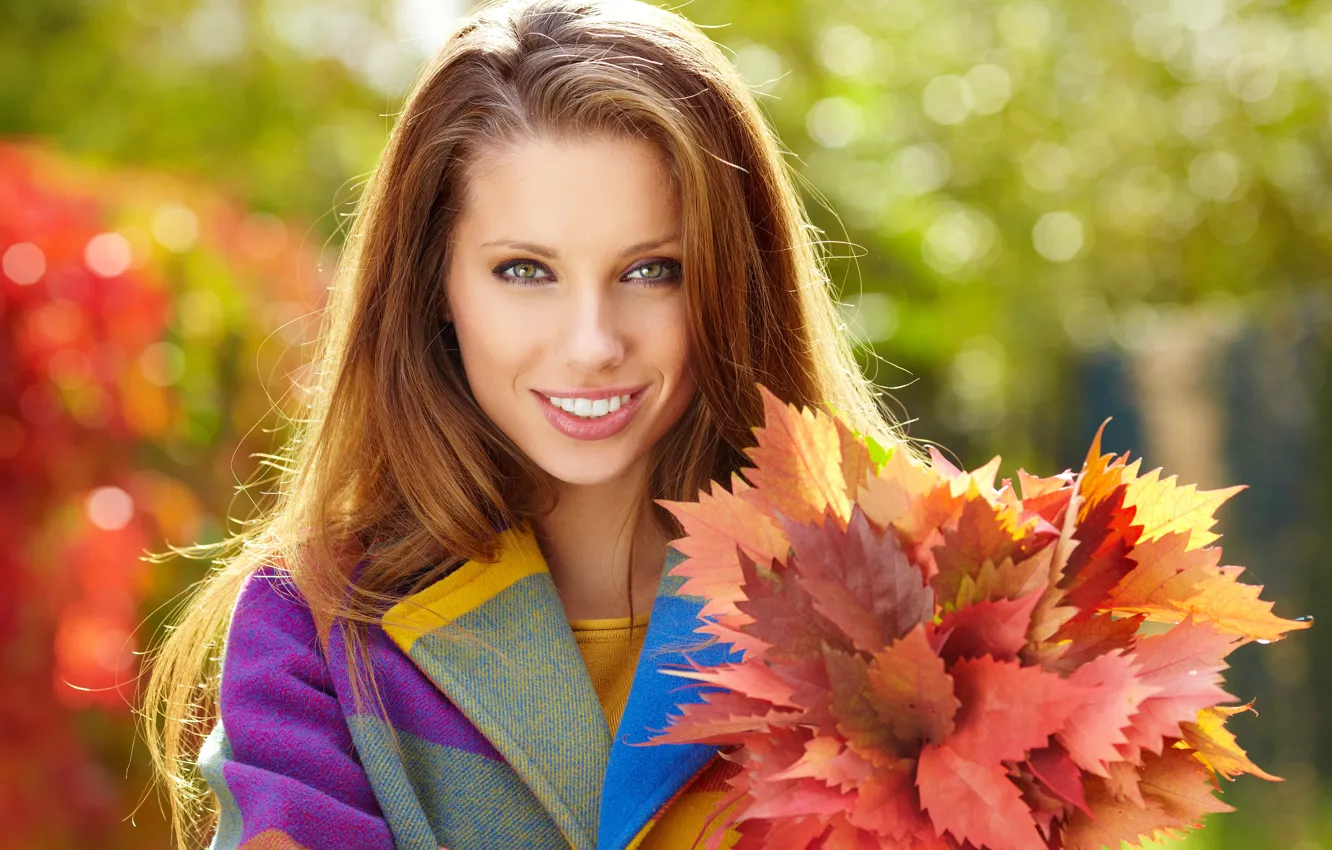 Фото обои осень, листья, солнце, блики, модель, портрет, букет, макияж