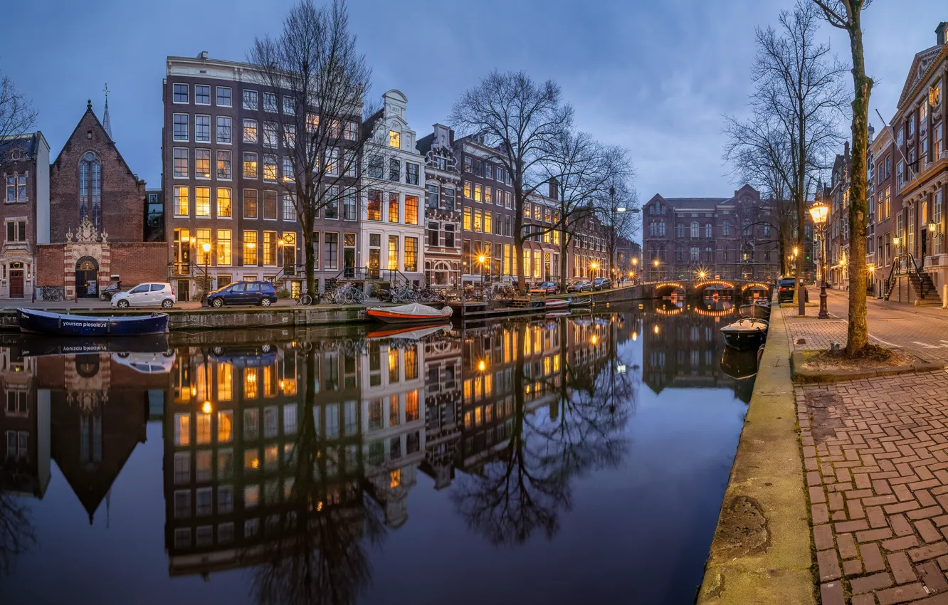 Фото обои деревья, отражение, здания, дома, лодки, Амстердам, канал, Нидерланды