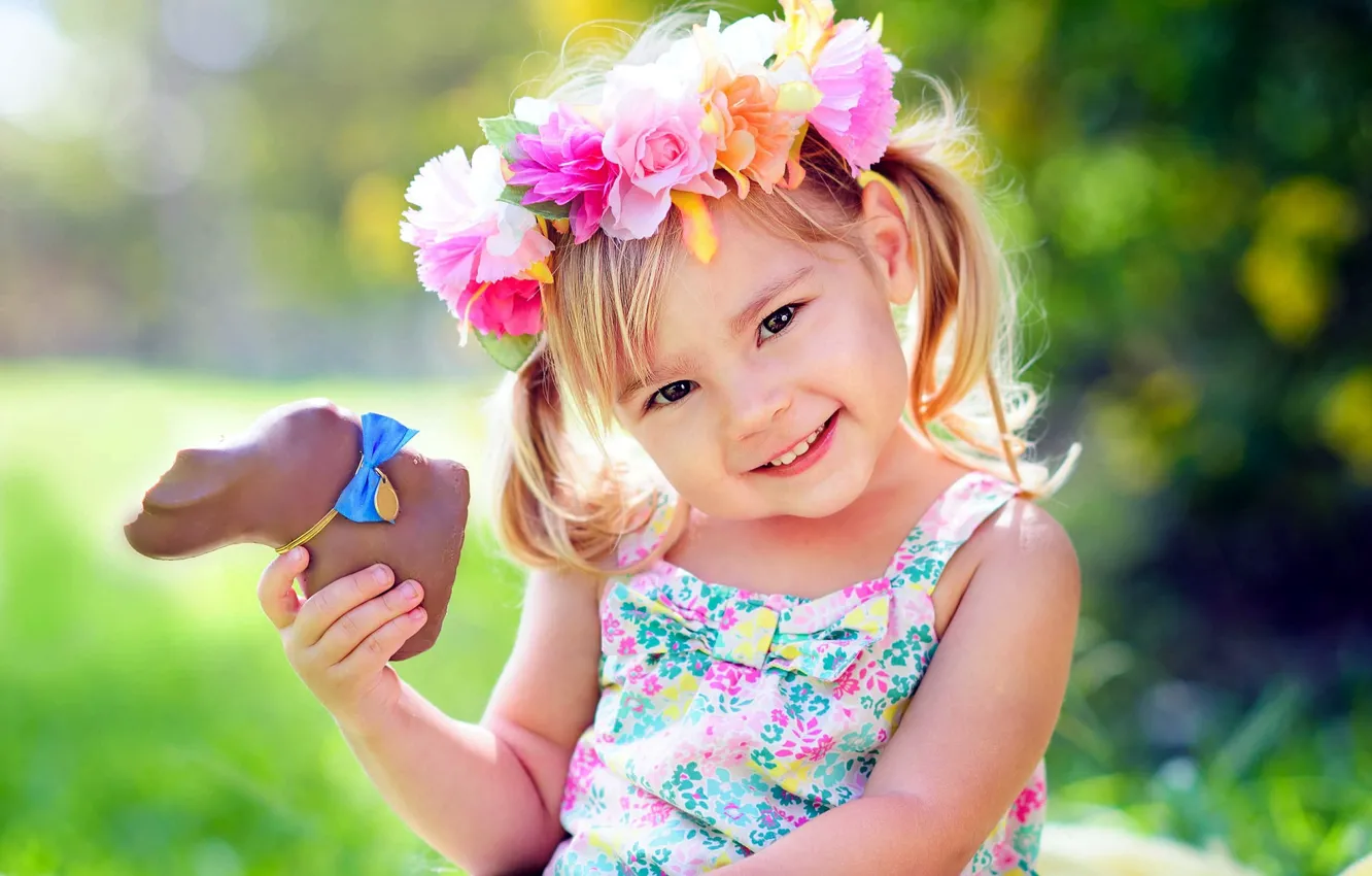 Фото обои цветы, девочка, венок, шоколадный заяц