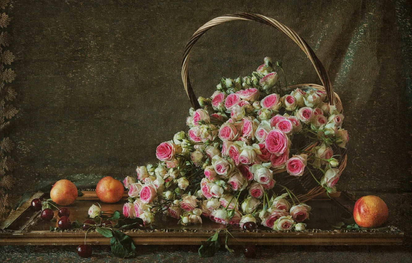 Фото обои корзина, розы, натюрморт, корзинка, бутоны, вишни, нектарины