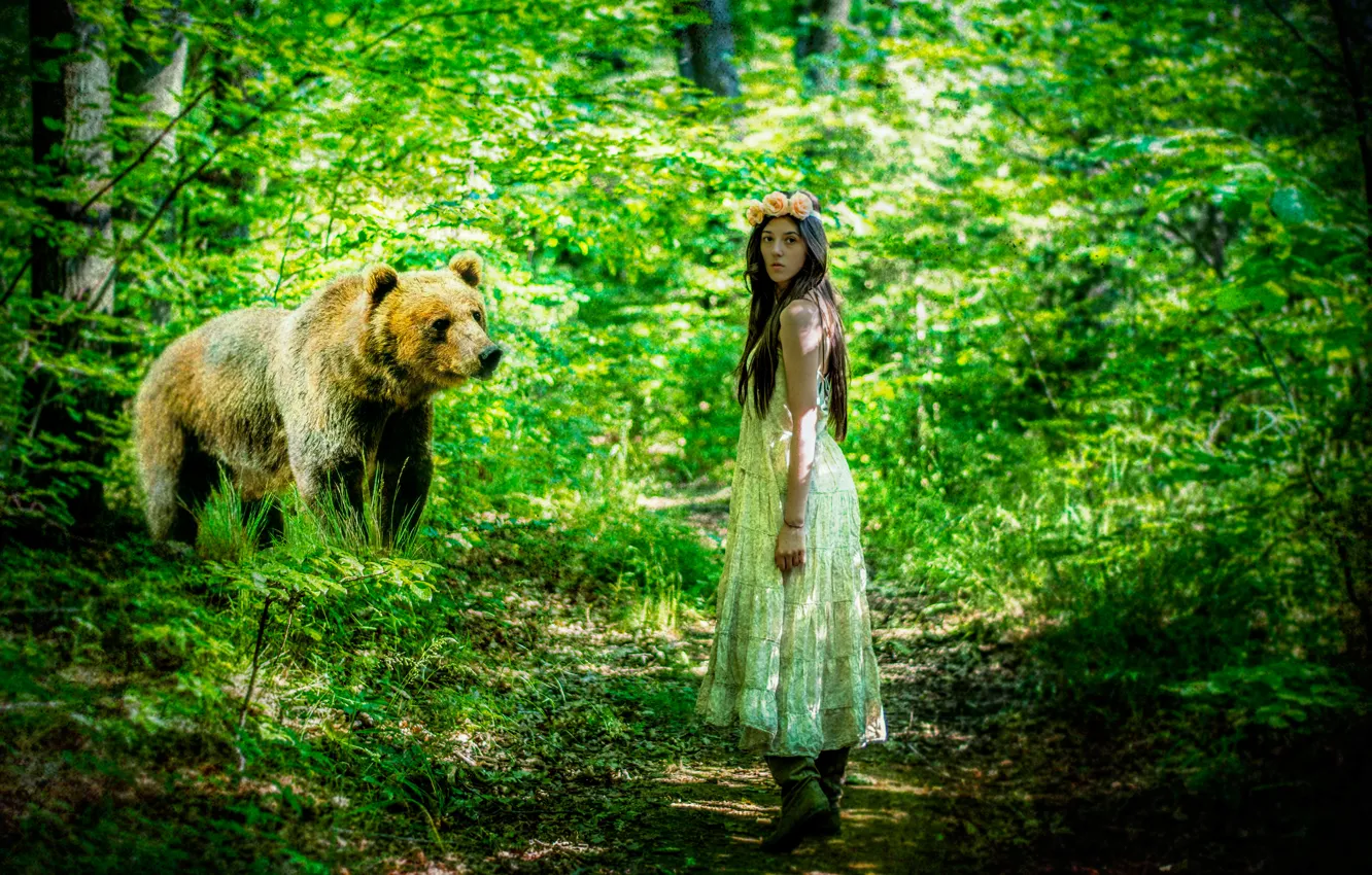 Фото обои лес, девушка, медведь