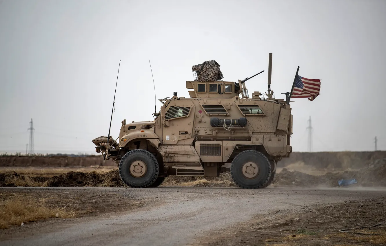 Фото обои Флаг, США, Сирия, Syria, Военная база, Military base, US vehicle, Румайлан