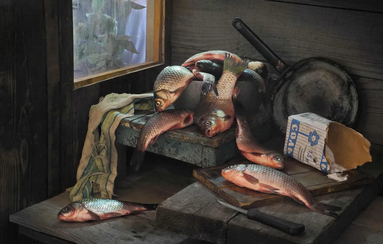 Фото обои рыбы, доски, пачка, соль, сковорода, караси, Сергей Фунтовой