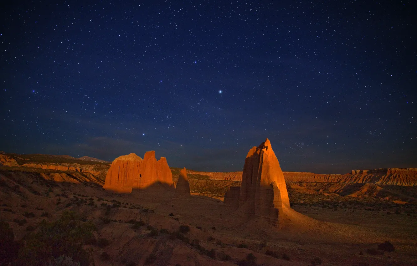 Фото обои ночь, скалы, пустыня, каньон, звездное небо