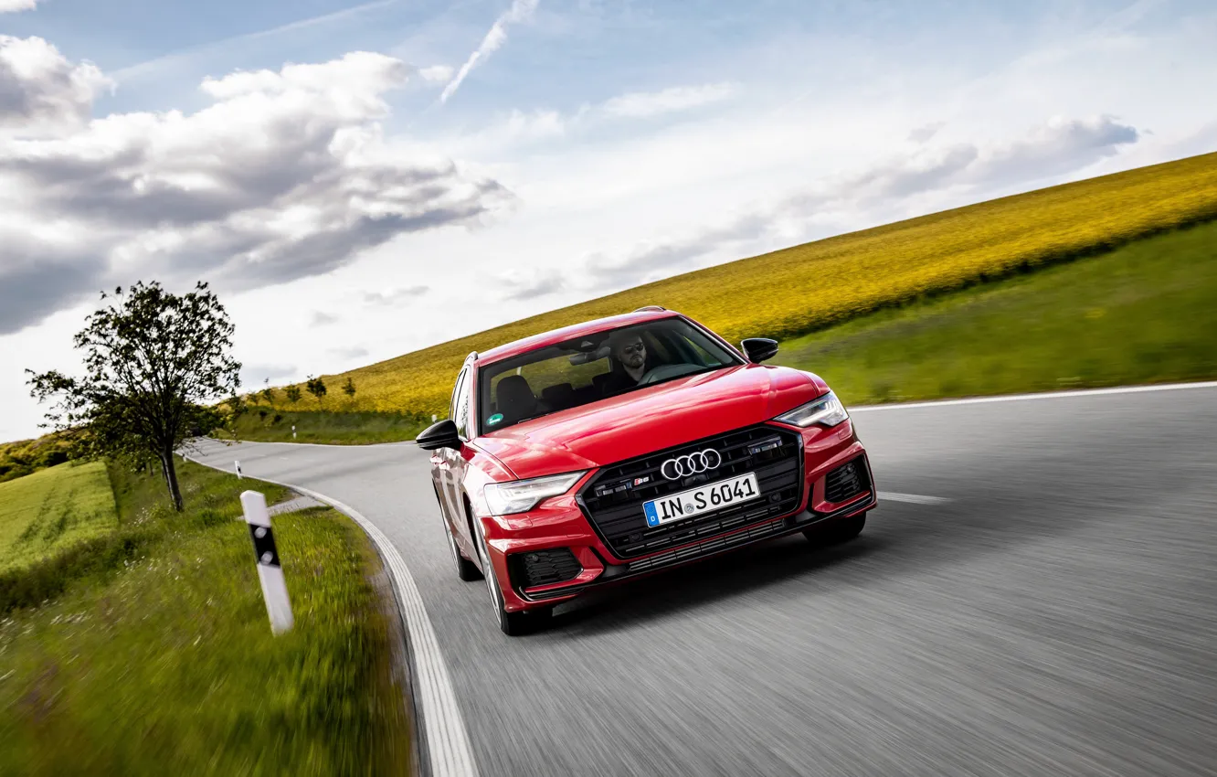 Фото обои дорога, красный, движение, Audi, поля, универсал, 2019, A6 Avant
