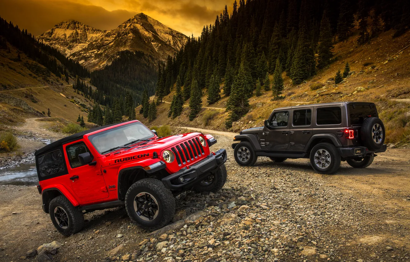Фото обои горы, красный, грунтовка, 2018, Jeep, тёмно-серый, Wrangler Rubicon, Wrangler Sahara