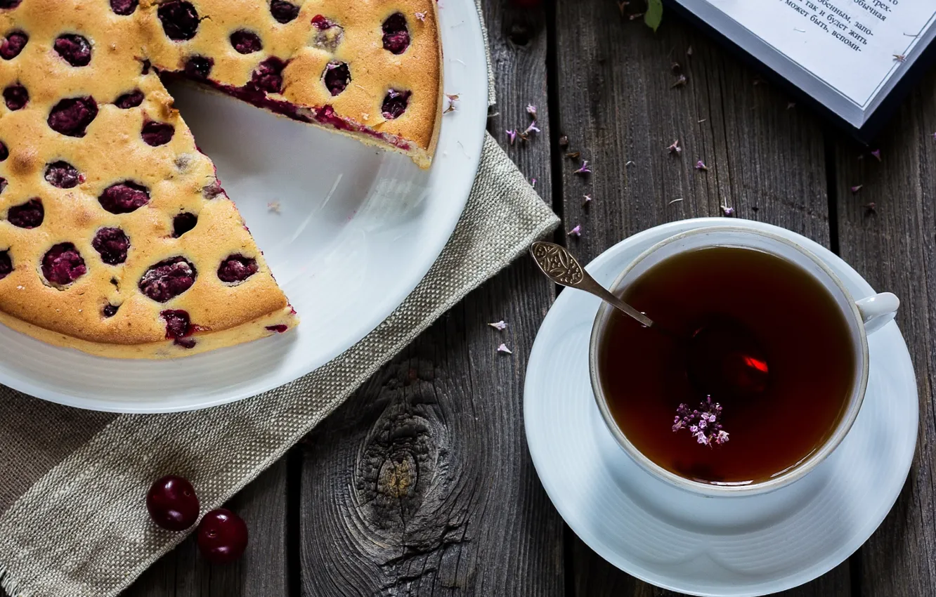 Фото обои вишня, чай, пирог, книга, выпечка