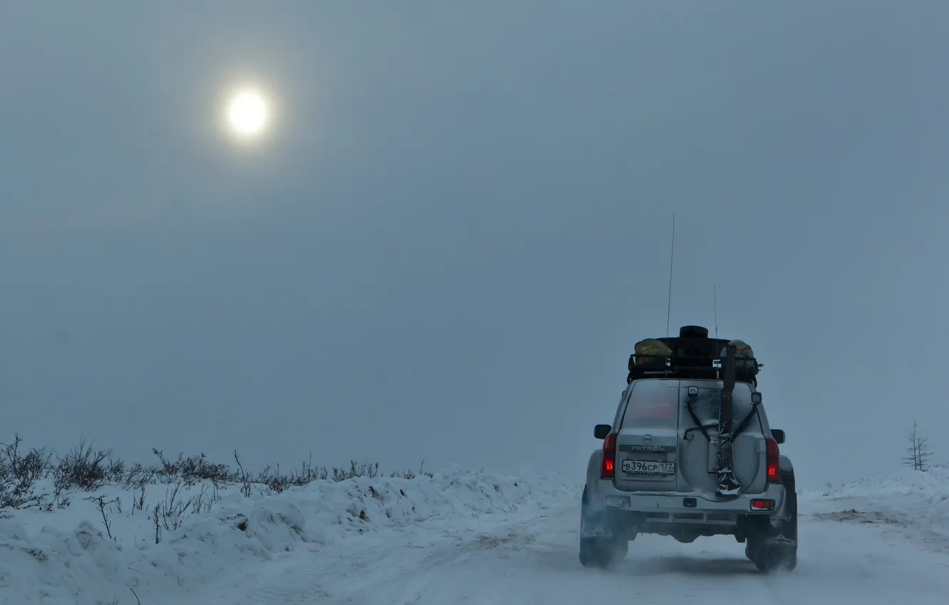 Фото обои холод, дорога, машина, мороз, Север, солнце в дымке