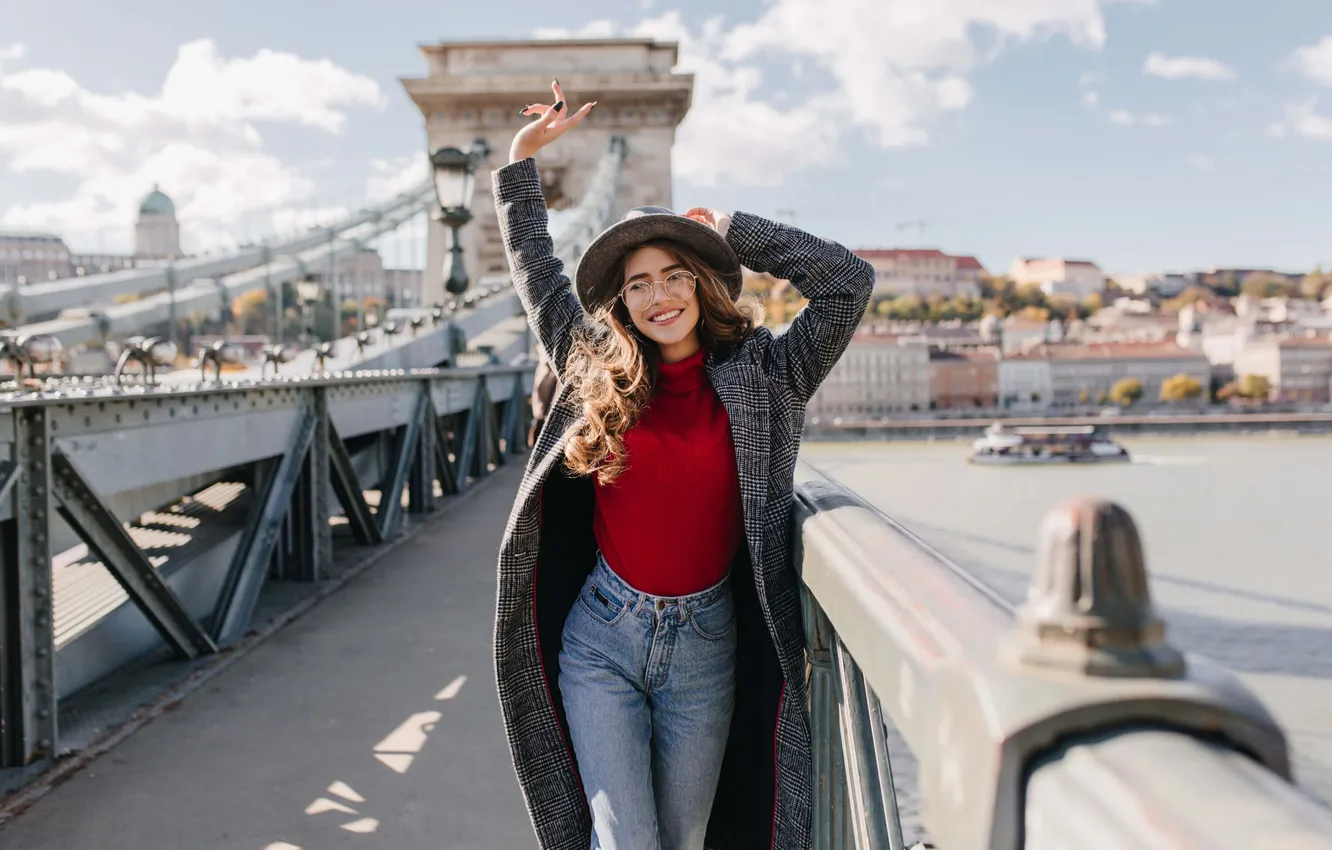 Фото обои girl, happy, landscape, fun, laugh, holiday, lovely, free