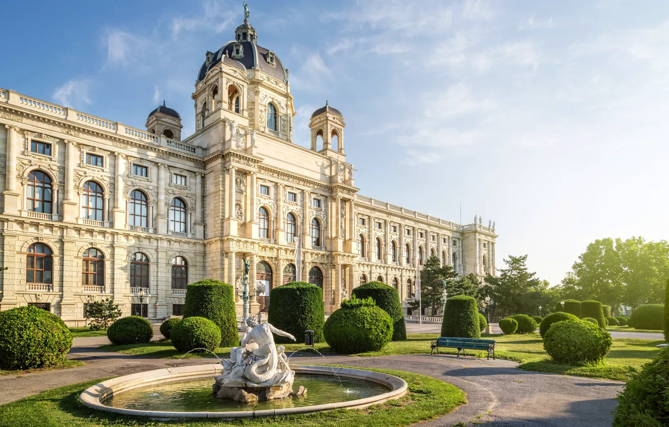 Фото обои Австрия, фонтан, кусты, дворец, Вена, Музей естествознания, Тритон и наяды