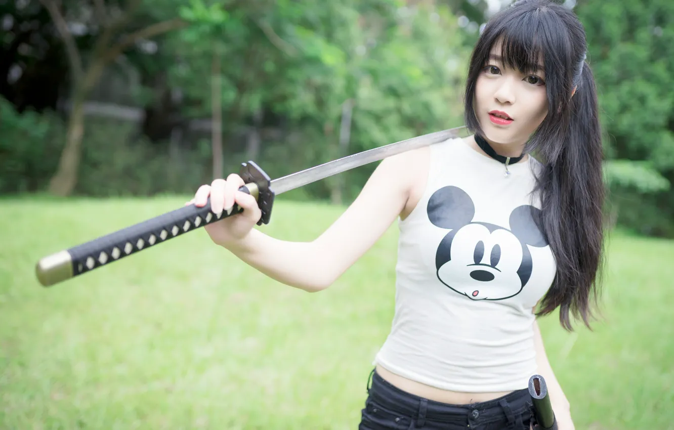 Фото обои взгляд, девушка, меч, азиатка, милашка