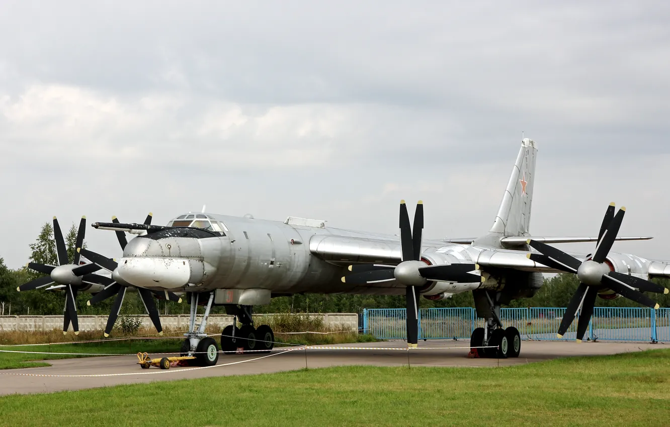 Фото обои Россия, Ту-95МС, &quot;Медведь&quot;, Центральный музей ВВС, Монино