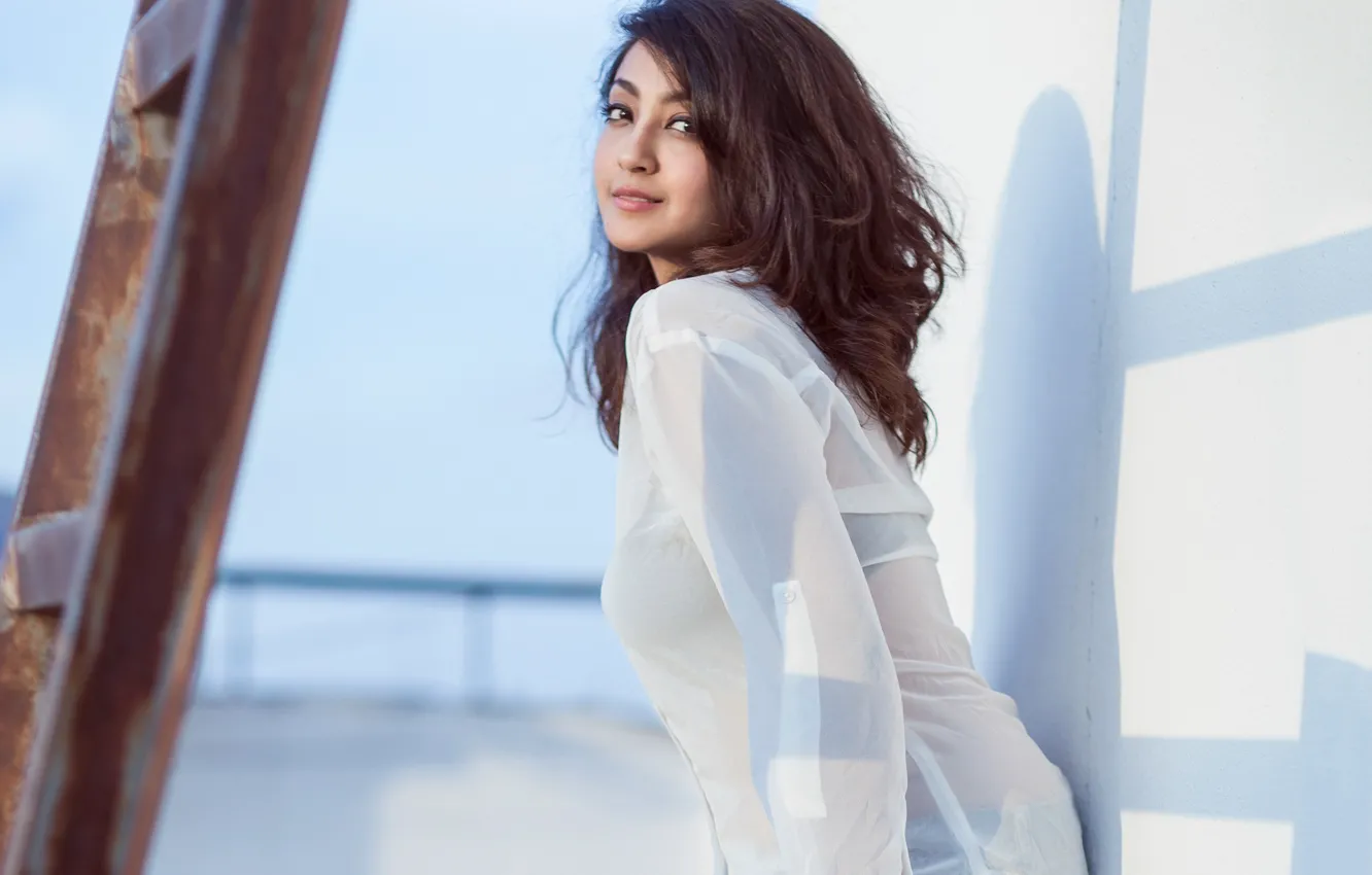 Фото обои girl, hot, sexy, eyes, smile, beautiful, figure, model