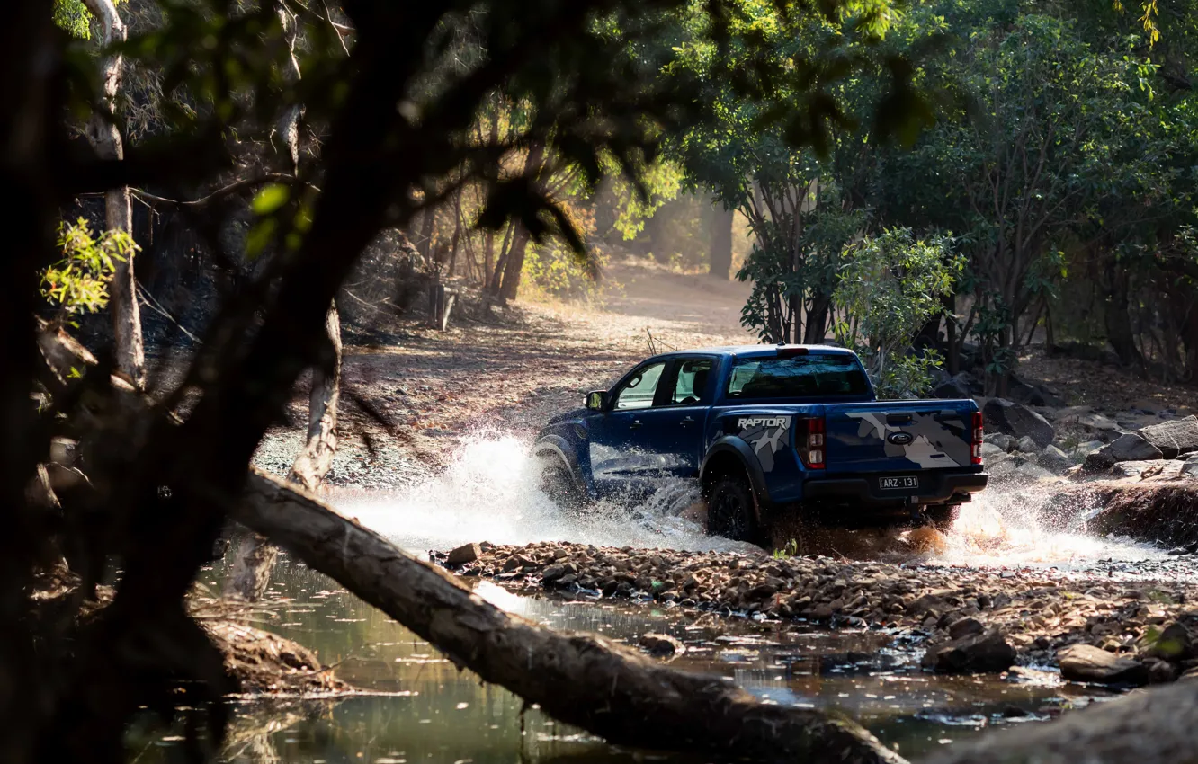 Фото обои лес, брызги, синий, Ford, Raptor, пикап, 2018, Ranger