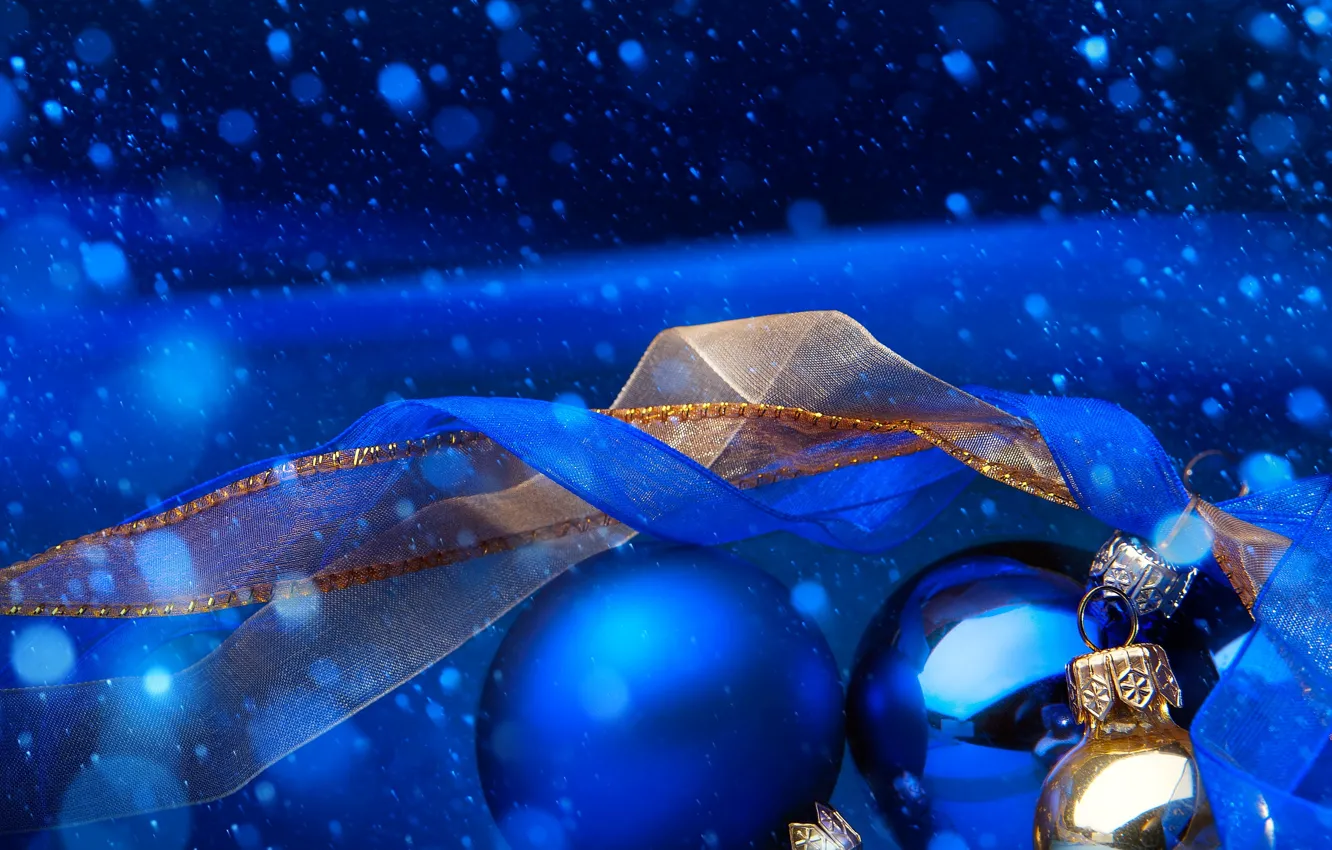 Фото обои зима, снег, синий, ленты, шары, Новый год, New Year