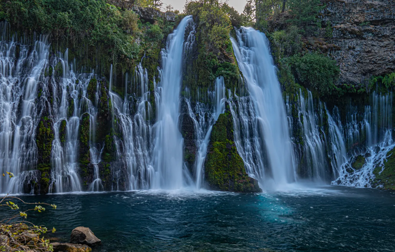 Фото обои скала, река, Калифорния, водопады, каскад, California, Burney Falls, Burney Creek