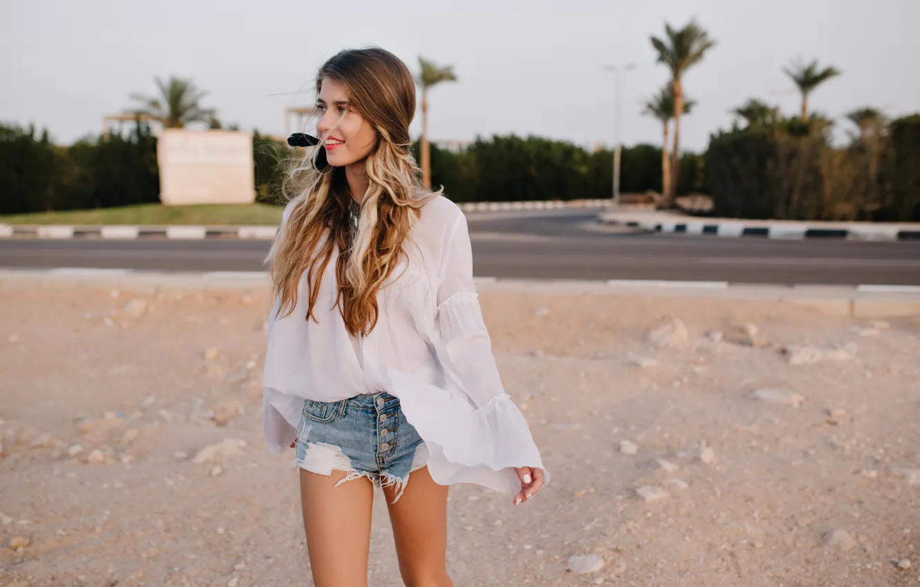 Фото обои girl, shorts, woman, beautiful, shirt, long-haired