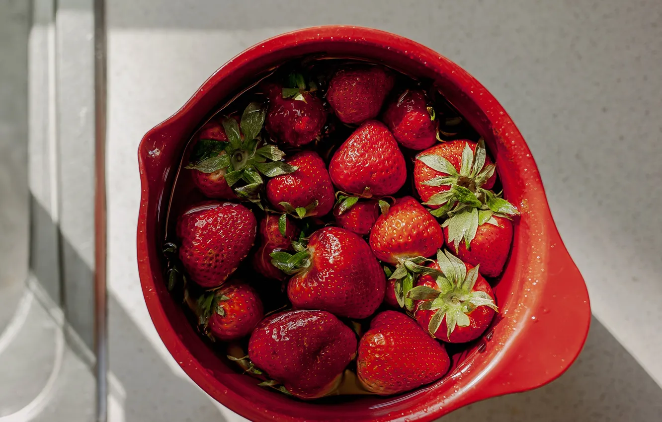 Фото обои ягоды, клубника, миска