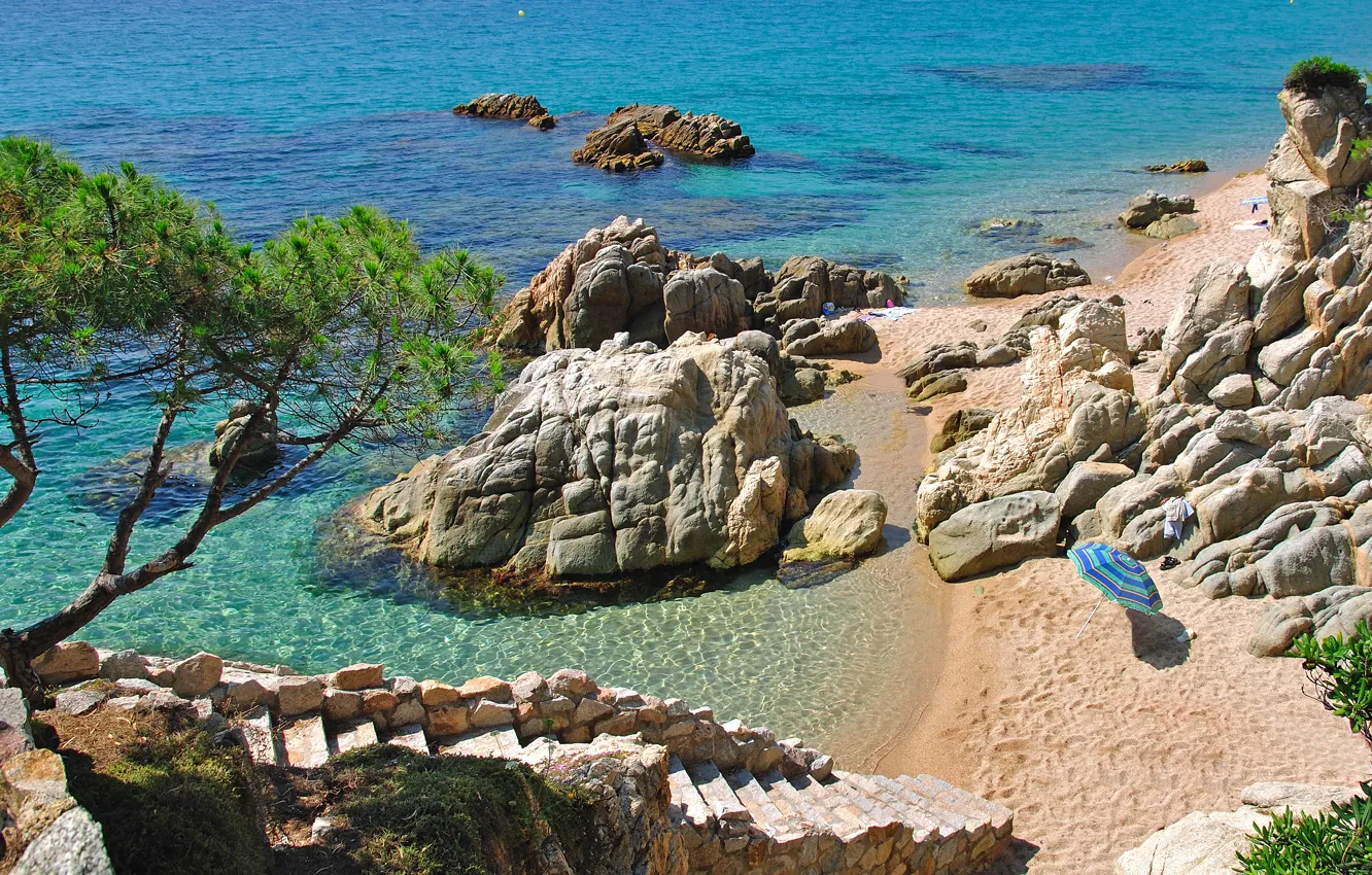 Фото обои песок, море, пляж, камни, ступени, Испания, Коста Брава