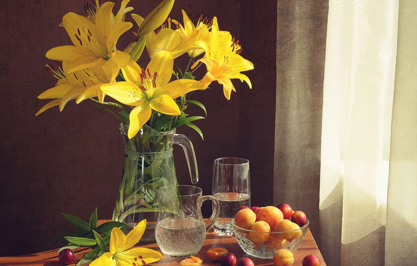 Фото обои цветы, стол, лилии, натюрморт, персики