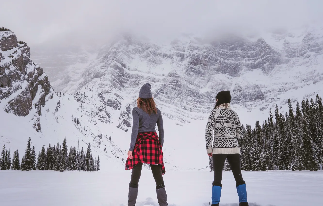 Фото обои зима, снег, девушки, гора
