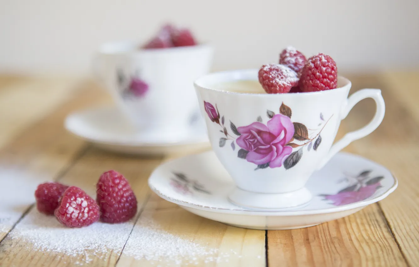 Фото обои tea, table, cups, raspberries, saucers