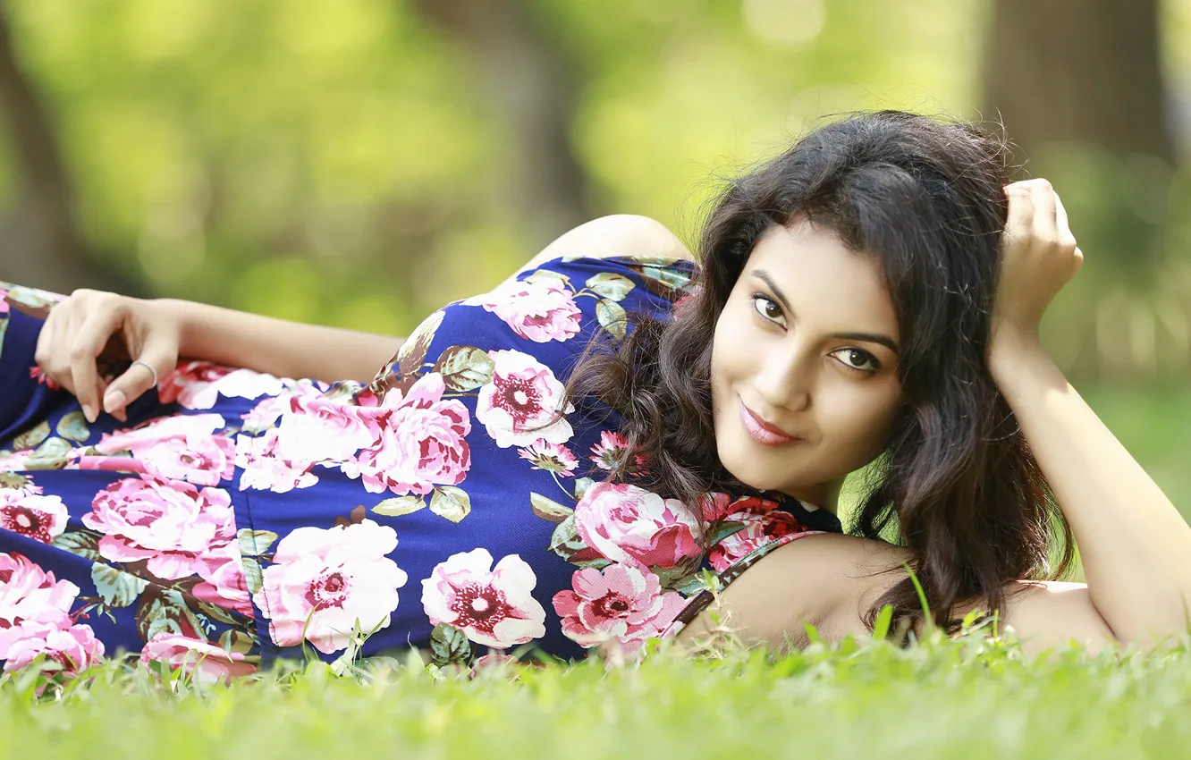 Фото обои girl, hot, sexy, eyes, smile, beautiful, figure, model