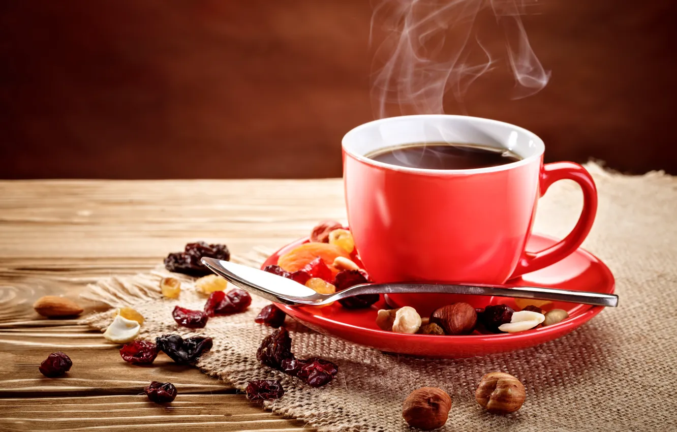 Фото обои кофе, ложка, кружка, орехи, красная, пряности, изюм, Usova Anna