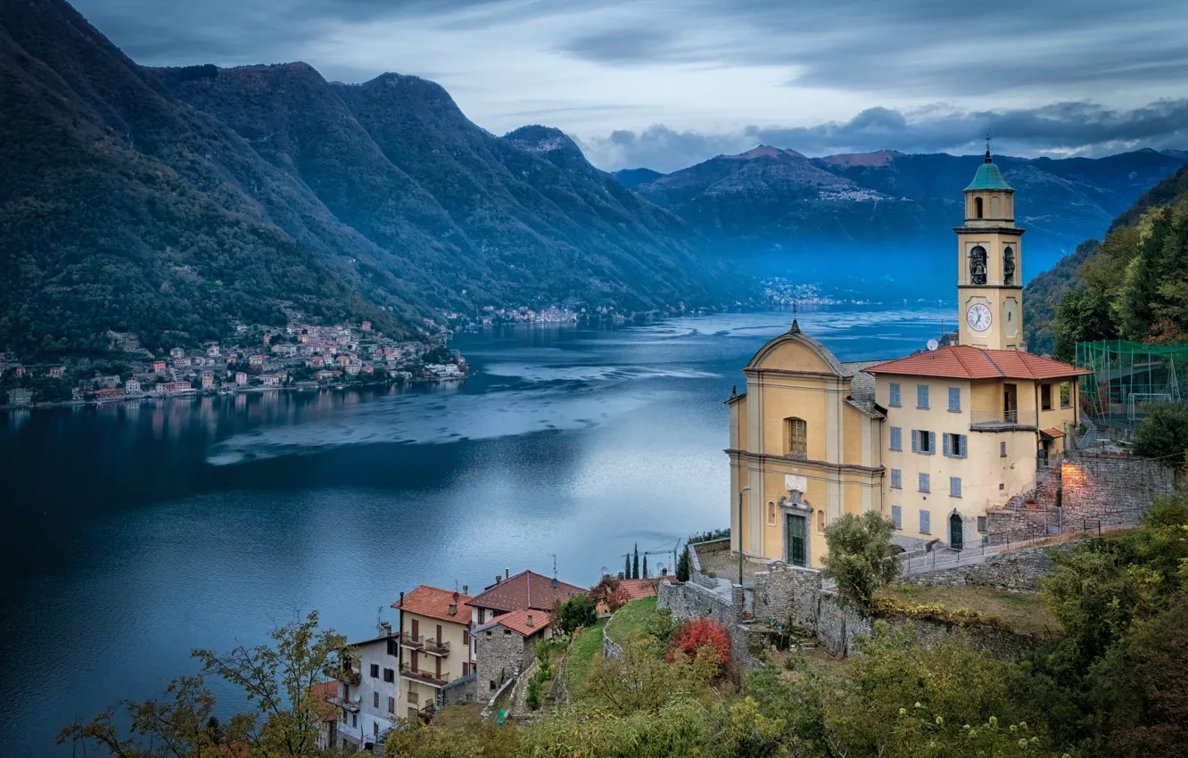 Фото обои горы, озеро, дома, Италия, церковь, городок, Italy, Ломбардия