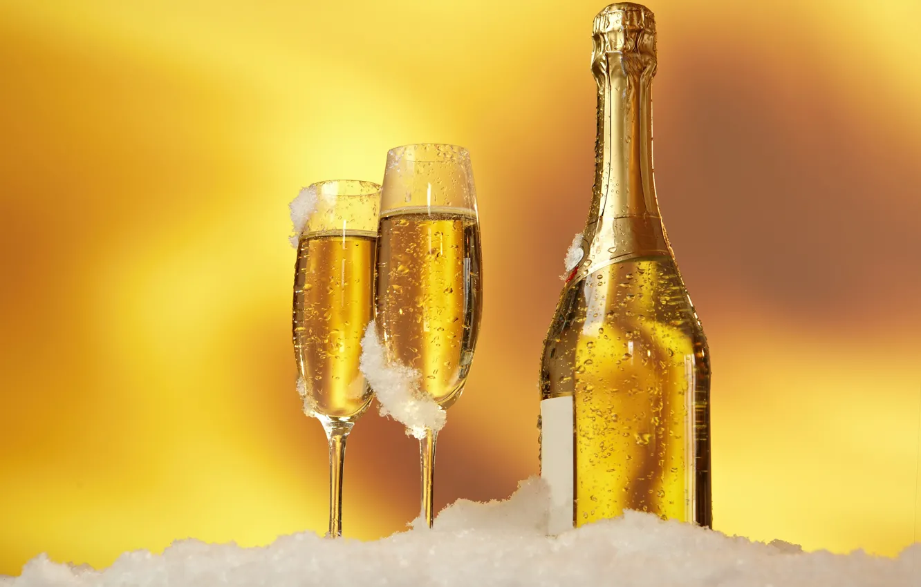 Фото обои праздник, бокал, бутылка, шампанское