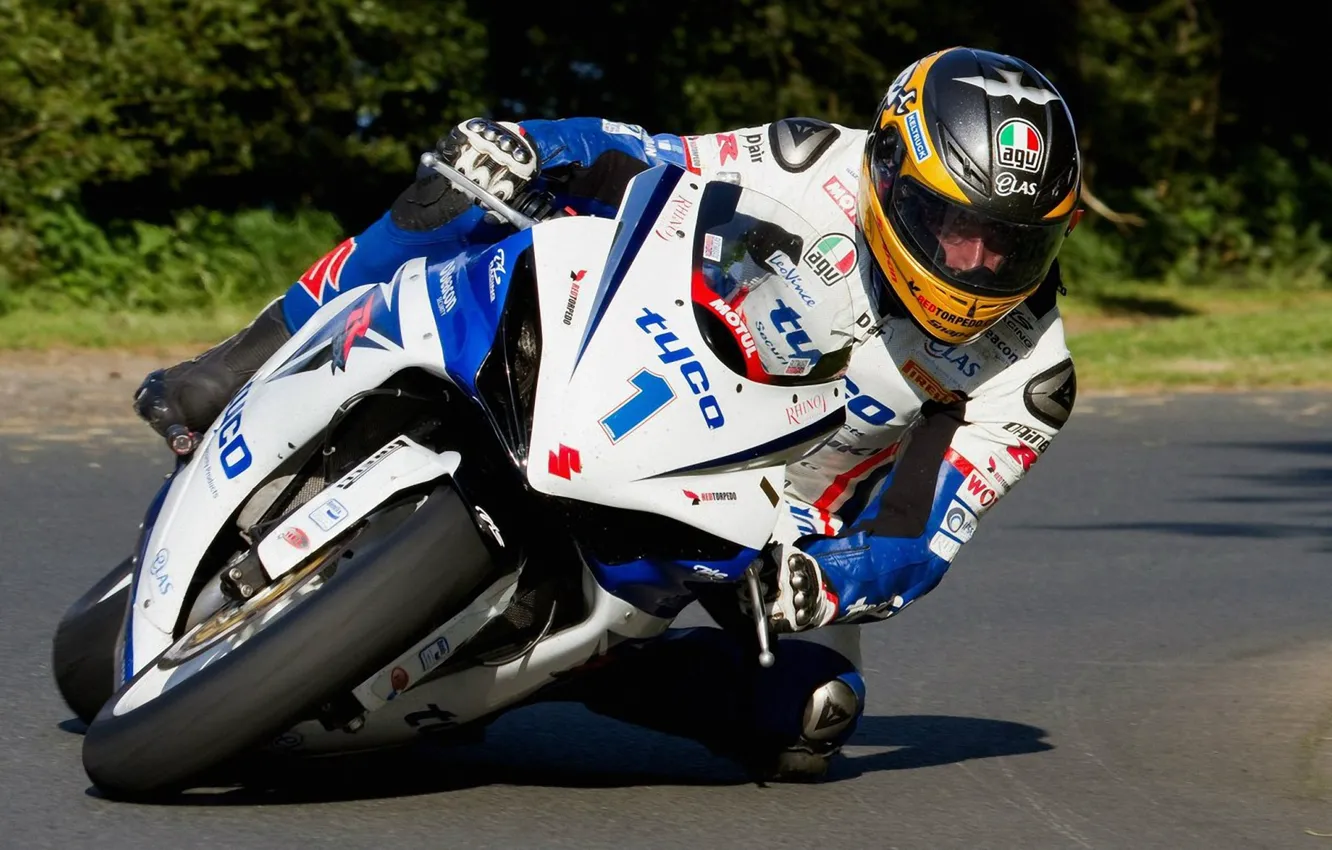 Фото обои suzuki, guy martin, agv, theisleofman, touristtrophy, гай мартин, the isle of man, tourist trophy