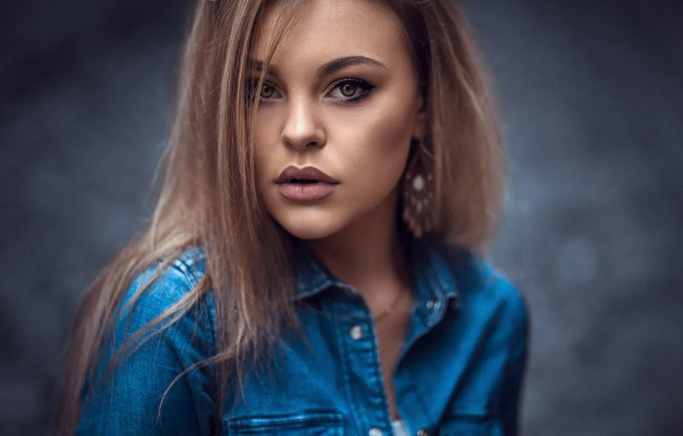 Фото обои взгляд, фон, модель, портрет, макияж, прическа, шатенка, красотка