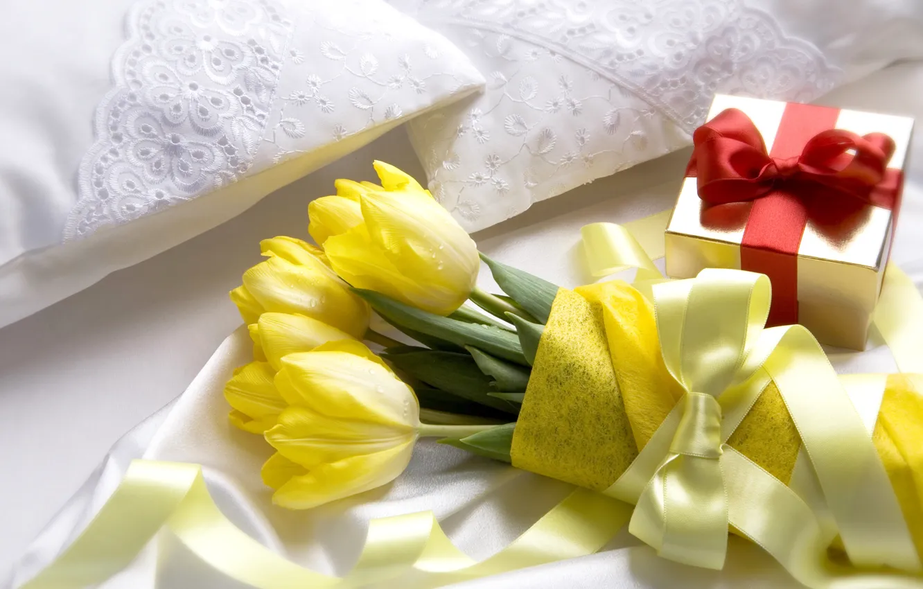 Фото обои цветы, подарок, букет, желтые, лента, тюльпаны, коробочка