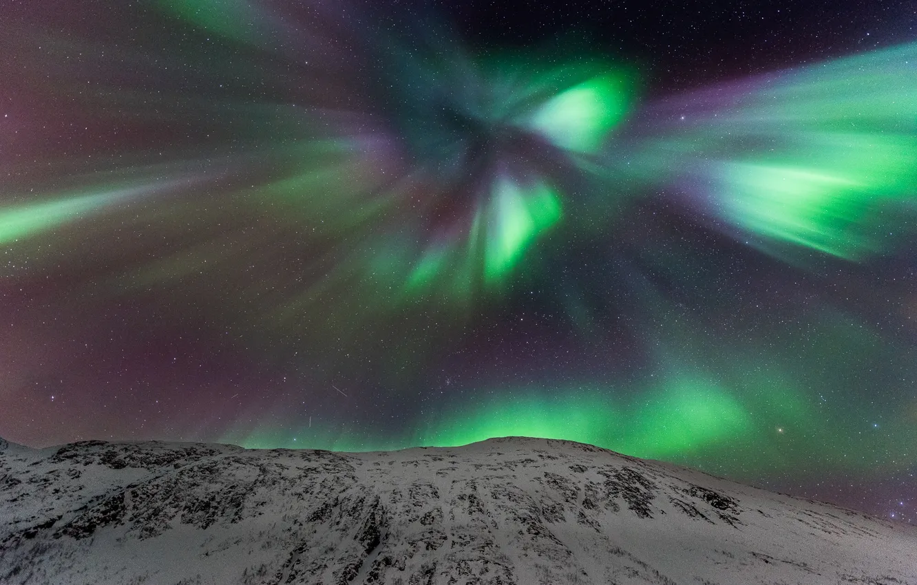 Фото обои небо, звезды, пейзаж, горы, северное сияние, Норвегия