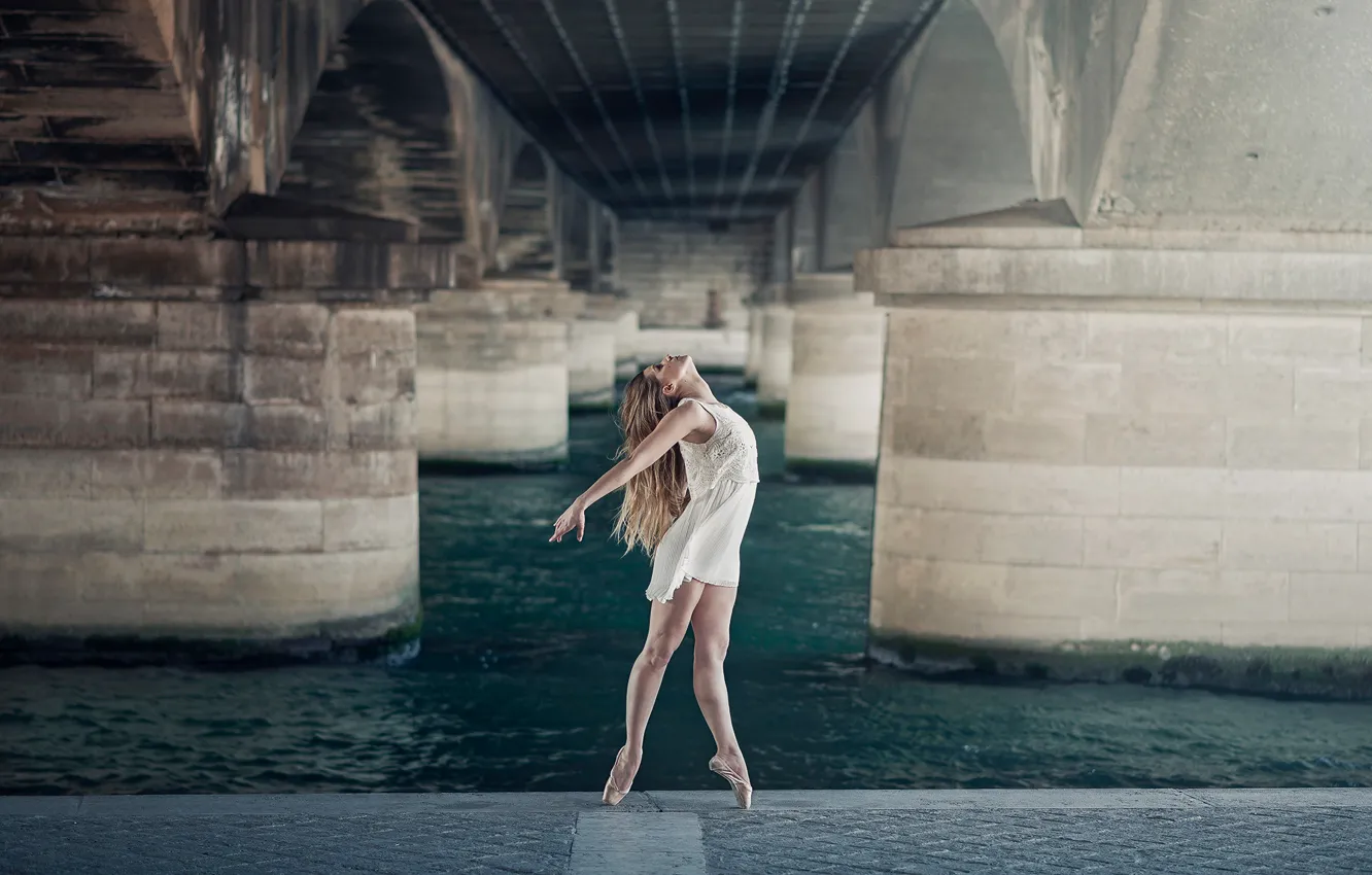 Фото обои мост, танец, платье, грация, балерина, пуанты