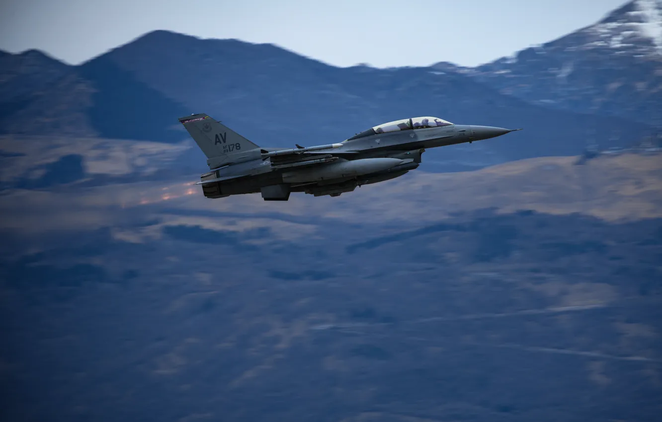 Фото обои ВВС США, General Dynamics F-16 Fighting Falcon, истребитель четвёртого поколения, американский многофункциональный лёгкий