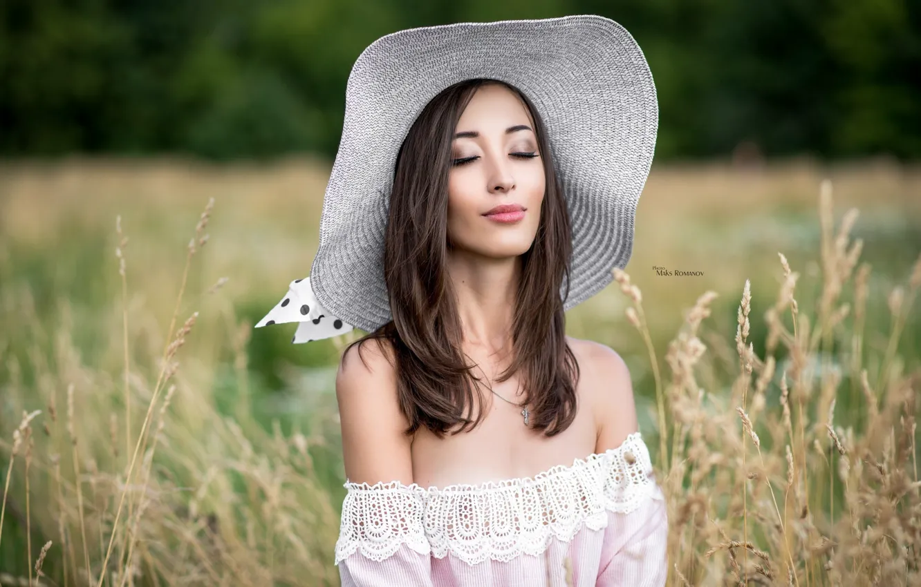 Фото обои поле, трава, природа, модель, портрет, шляпа, макияж, платье