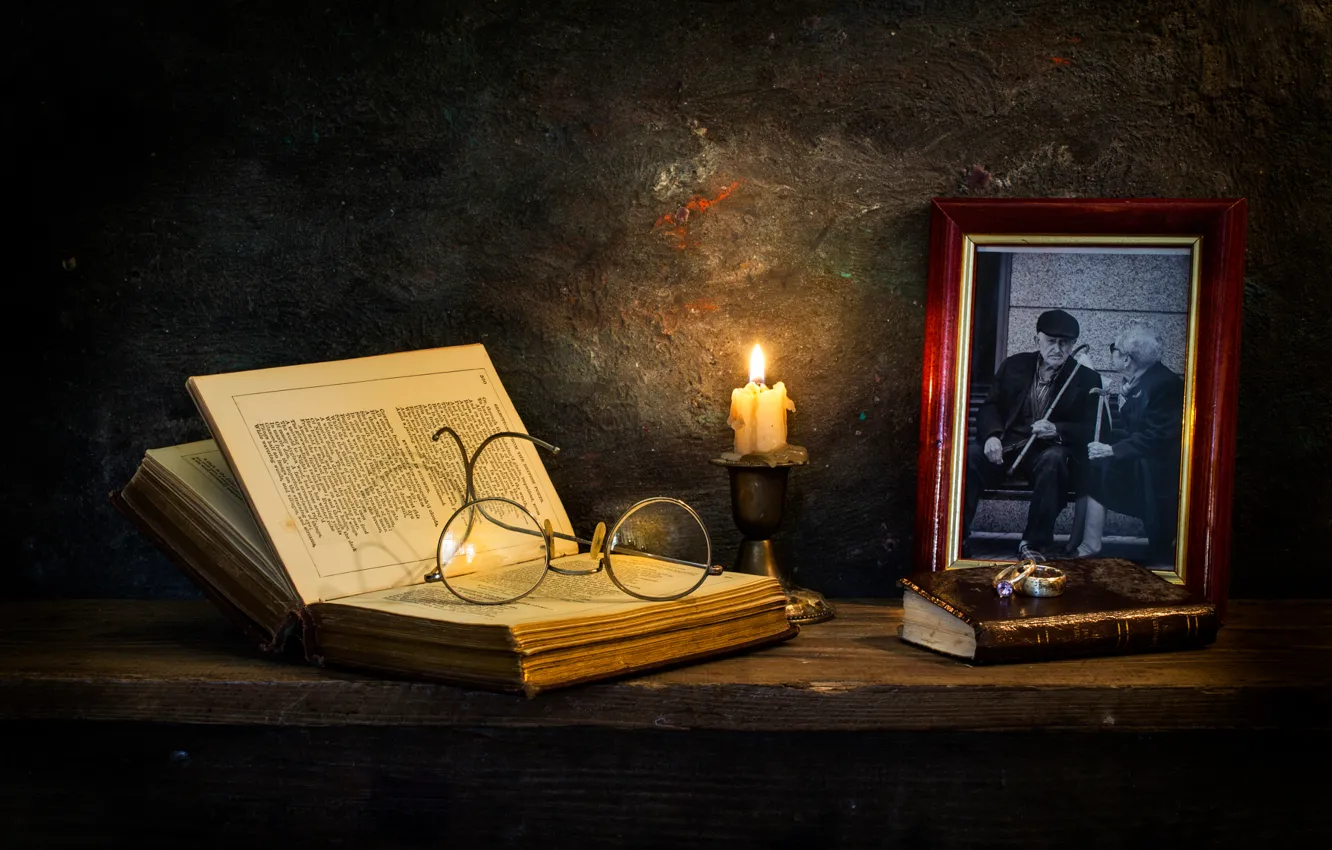 Фото обои фотография, свеча, кольцо, очки, книга, записная книжка, Remembrance