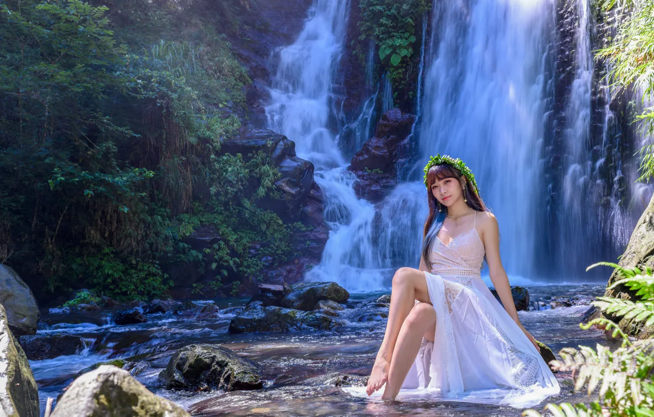 Фото обои взгляд, природа, поза, водопад, азиатка, nature, красивая девушка, waterfall